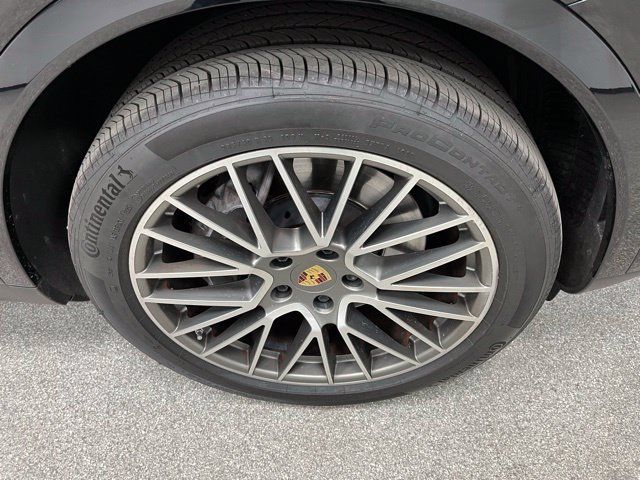 Used 2022 Porsche Cayenne Platinum Edition AWD/4WD image 18