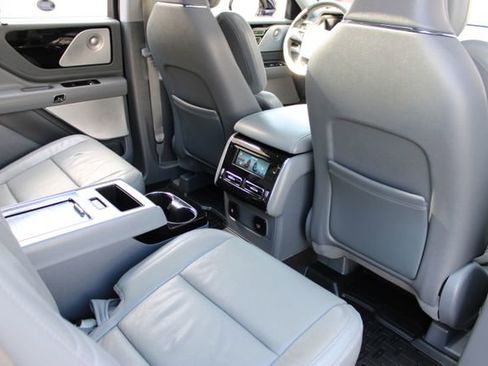 Used 2020 Lincoln Aviator Reserve w/ Equipment Group 202A image 16