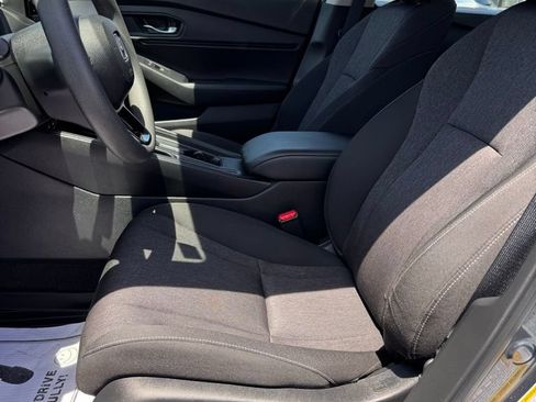 Used 2023 Honda Accord EX image 9