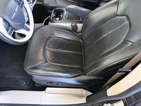 Used 2017 Chrysler Pacifica Limited w/ UConnect Theater Package image 46