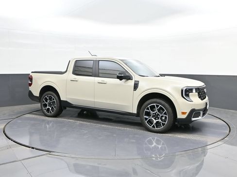 Used 2025 Ford Maverick Lariat w/ 4K Tow Package AWD/4WD image 16