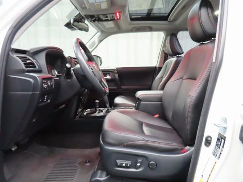 Used 2021 Toyota 4Runner Venture image 9