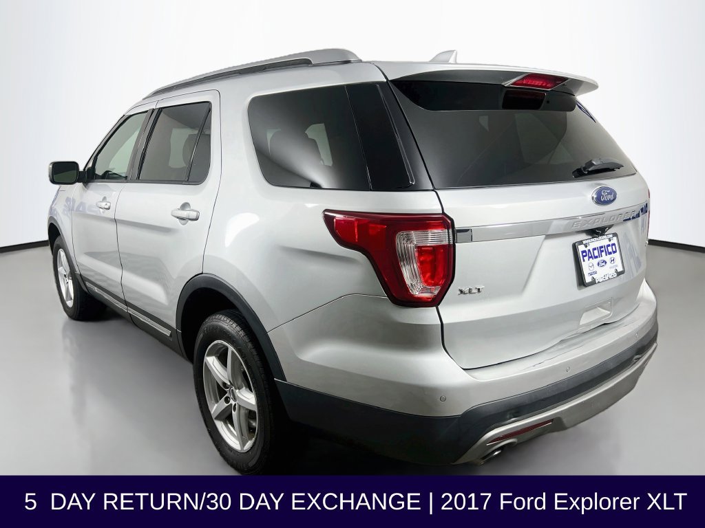 Used 2017 Ford Explorer XLT w/ Equipment Group 202A AWD/4WD image 6