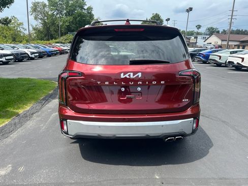 Certified 2024 Kia Telluride EX w/ EX Captain's Chair Package AWD/4WD image 5