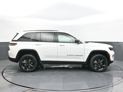New 2025 Jeep Grand Cherokee Altitude AWD/4WD image 6