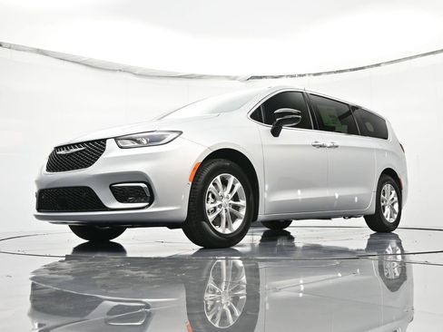 New 2026 Chrysler Pacifica Select image 38