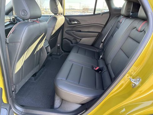 Used 2025 Chevrolet Trax RS w/ Sunroof Package image 22