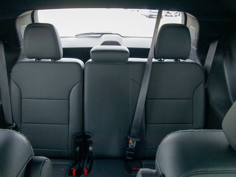 Used 2025 Buick Enclave Preferred image 28