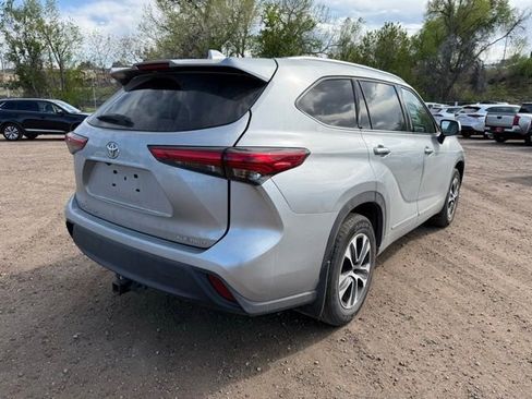 Used 2020 Toyota Highlander XLE image 5