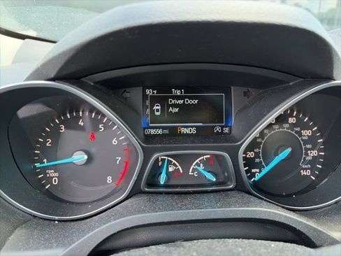 Used 2017 Ford Escape SE FWD image 2