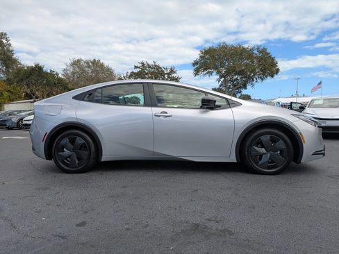 New 2026 Toyota Prius SE image 3