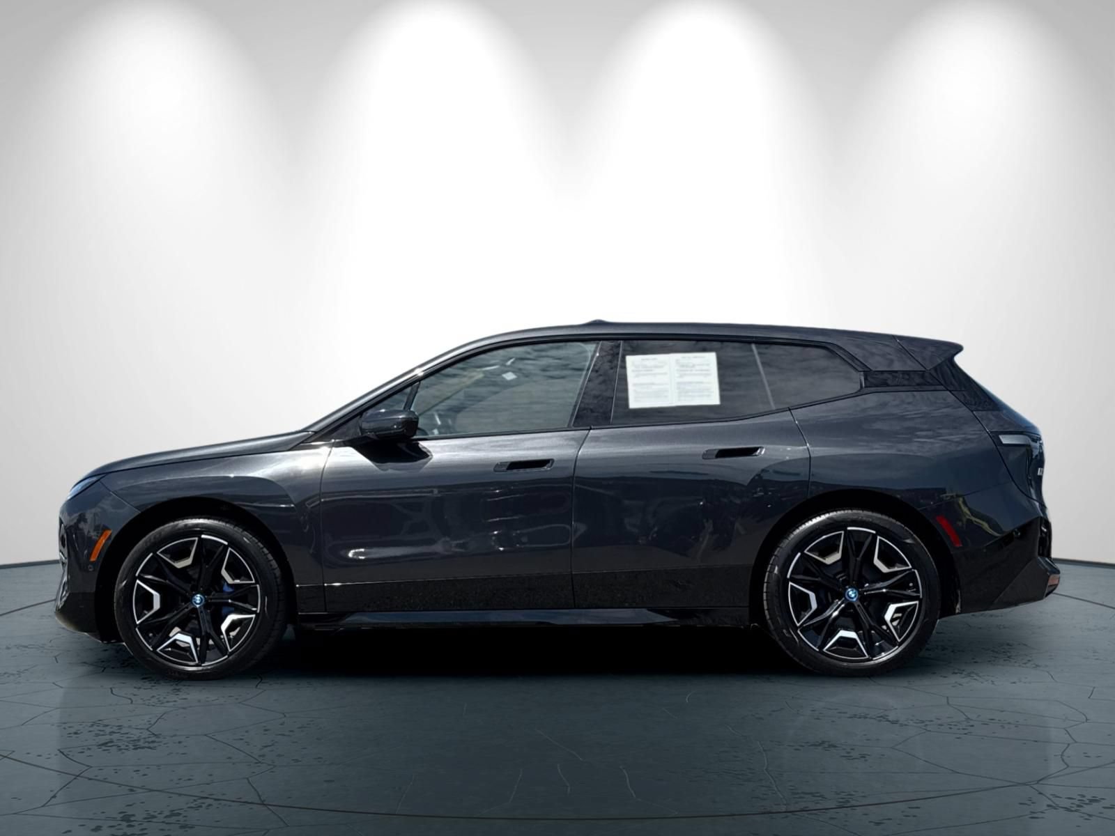 Used 2024 BMW iX xDrive50 w/ Sport Package AWD/4WD image 7