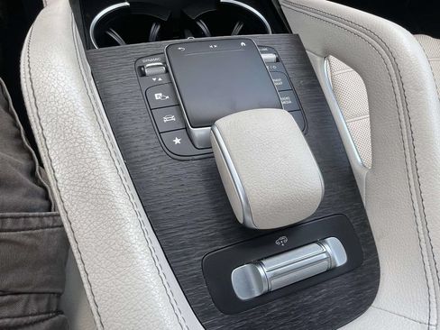 Used 2022 Mercedes-Benz GLS 450 4MATIC image 21
