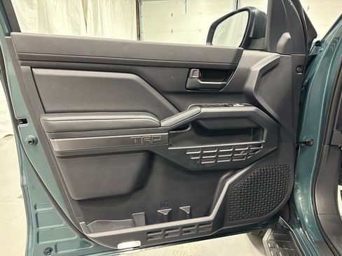 Used 2025 Toyota 4Runner TRD Off-Road image 8