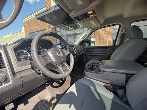 Used 2018 RAM 3500 Tradesman w/ Chrome Appearance Group AWD/4WD image 14