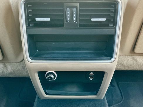 Used 2022 Porsche Cayenne Platinum Edition image 34