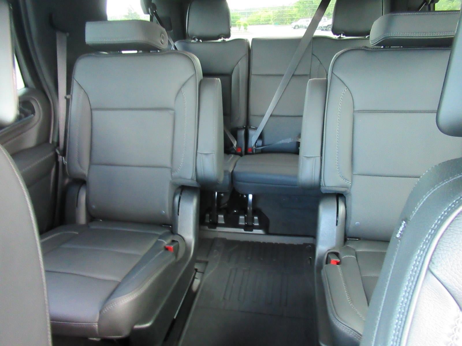 Used 2024 GMC Yukon Denali w/ Advanced Technology Package AWD/4WD image 42