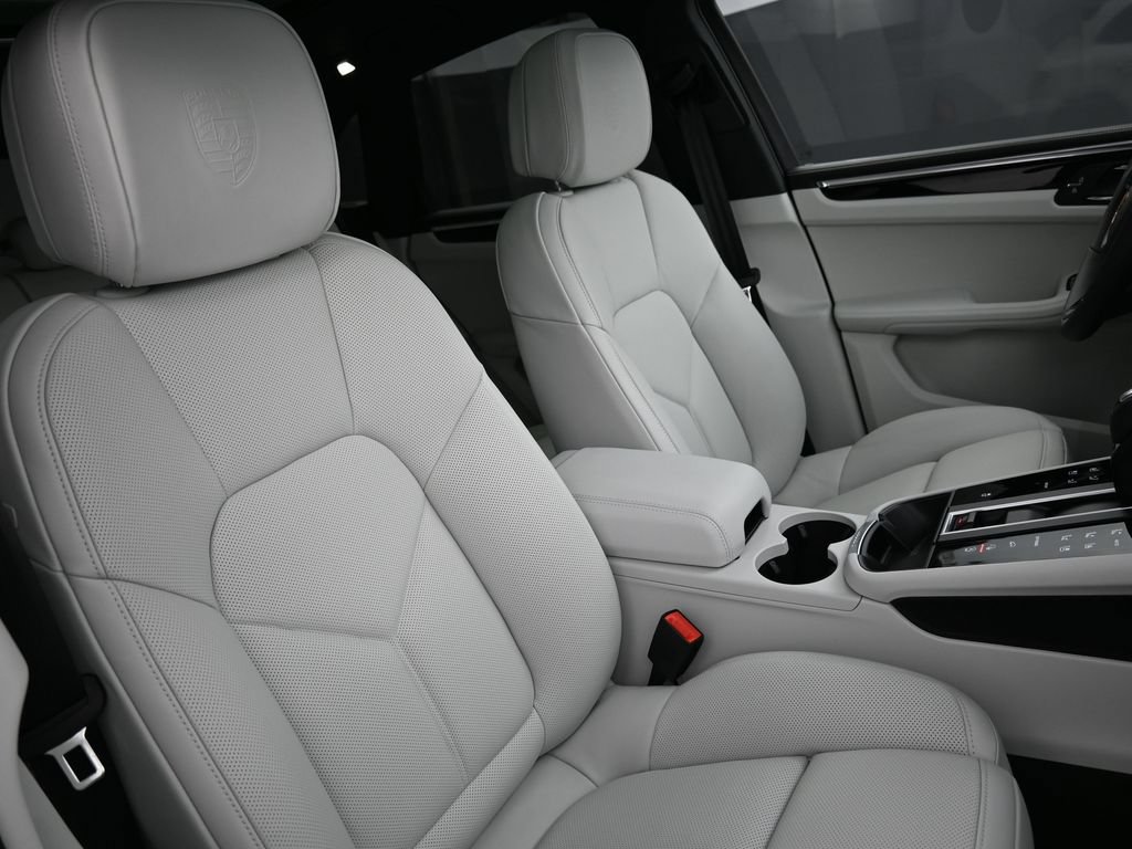 Certified 2026 Porsche Macan AWD/4WD image 31