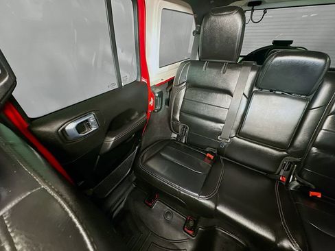 Used 2021 Jeep Wrangler Unlimited Sahara image 12