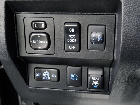 Used 2021 Toyota Tundra SR5 AWD/4WD image 25