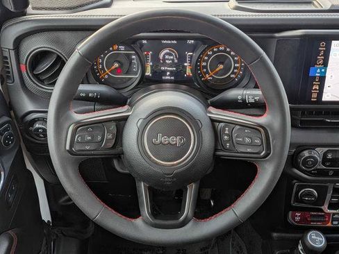 Used 2024 Jeep Gladiator Rubicon w/ Technology Group AWD/4WD image 19