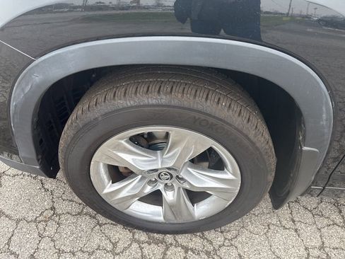 Used 2016 Toyota Highlander Limited image 25