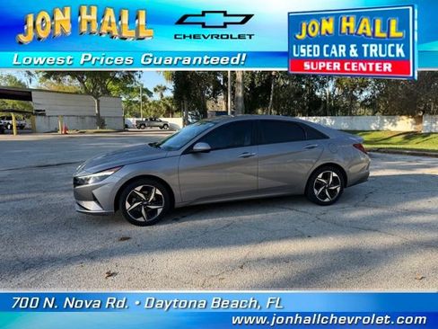 Used 2023 Hyundai Elantra SEL w/ Convenience Package image 3