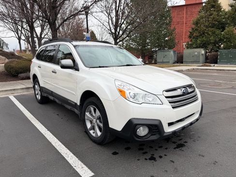 Used 2014 Subaru Outback 3.6R Limited image 14