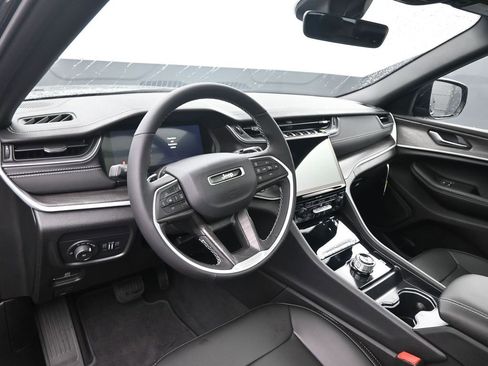 New 2025 Jeep Grand Cherokee L Limited w/ Black Appearance Package image 33