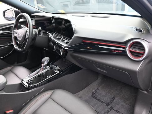 Used 2024 Chevrolet Trax RS w/ Sunroof Package image 47