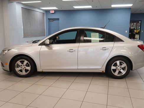 Used 2013 Chevrolet Cruze LT image 2