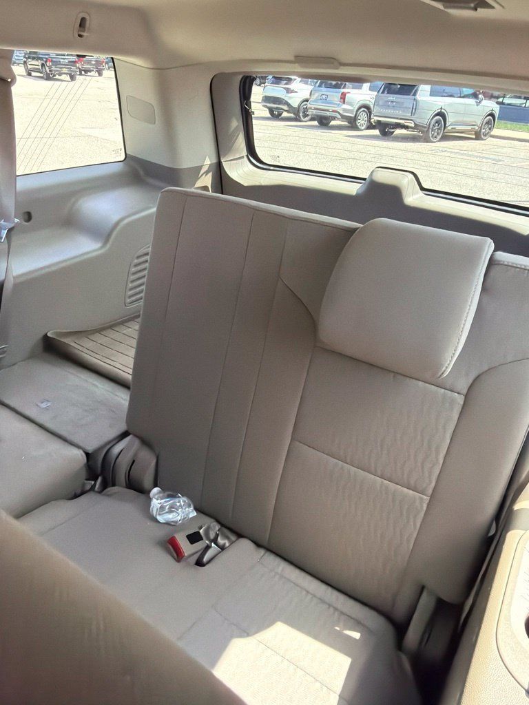 Used 2016 GMC Yukon XL SLE w/ Convenience Package AWD/4WD image 9