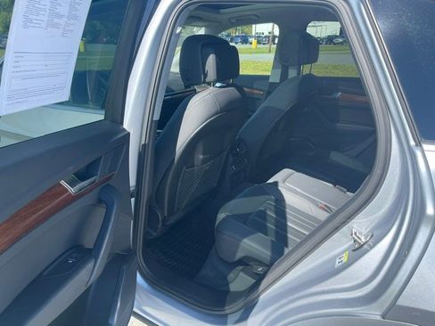 Used 2023 Audi Q5 2.0T Premium w/ Convenience Package AWD/4WD image 16