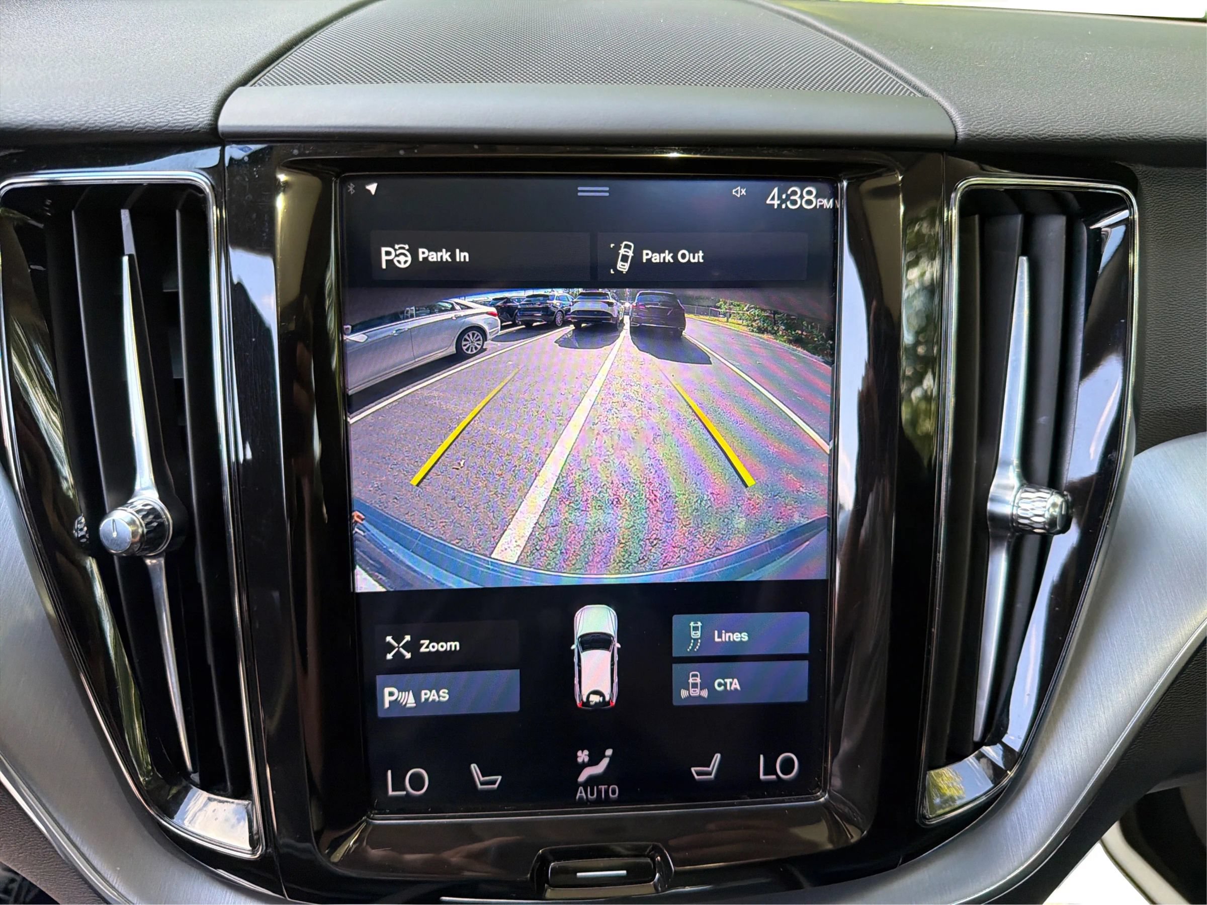 Used 2019 Volvo XC60 T6 Momentum w/ Premium Package AWD/4WD image 28