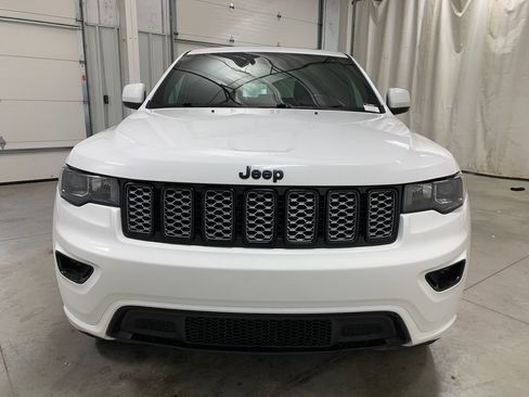 Used 2019 Jeep Grand Cherokee Altitude AWD/4WD image 30