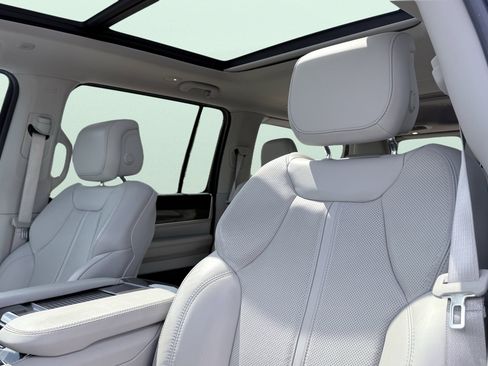 Used 2022 Jeep Wagoneer Series II w/ Premium Group I image 26