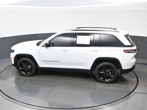 Used 2023 Jeep Grand Cherokee Altitude image 35