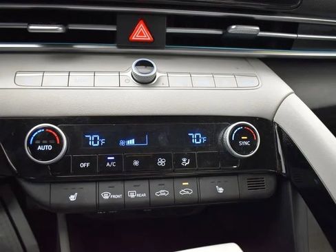 Used 2025 Hyundai Elantra Limited image 33