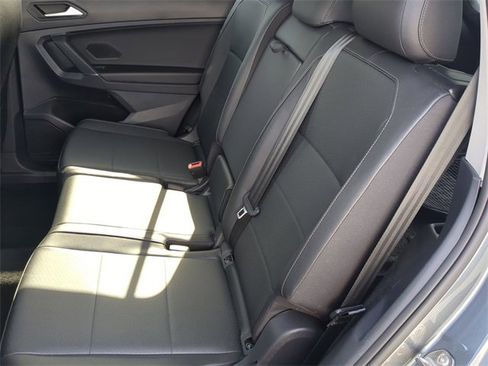 Certified 2020 Volkswagen Tiguan SE w/ Panoramic Sunroof Package image 16