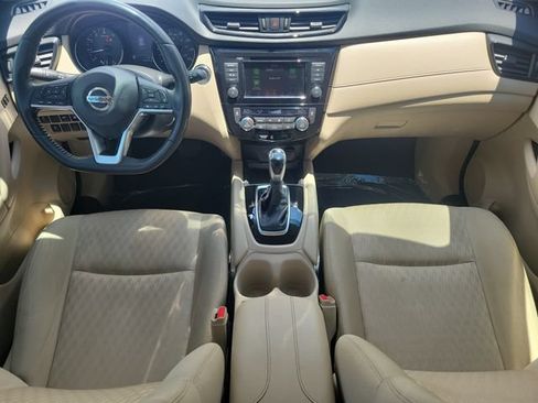 Used 2018 Nissan Rogue SV w/ Premium Package FWD image 12