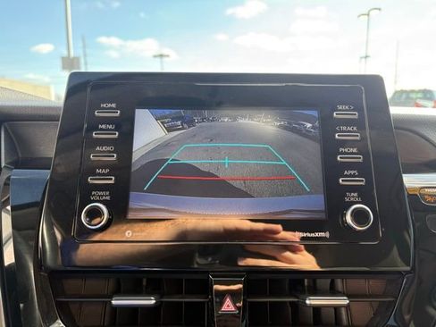 Used 2021 Toyota Camry SE image 5