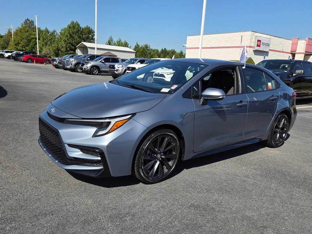 Used 2026 Toyota Corolla SE FWD image 3
