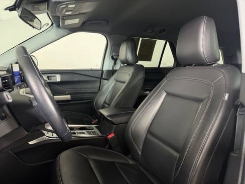 Used 2023 Ford Explorer XLT w/ Equipment Group 202A RWD image 5