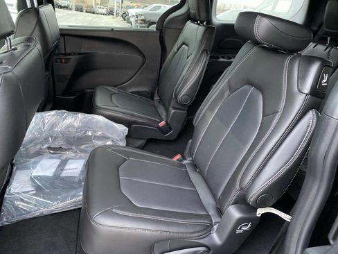 New 2026 Chrysler Voyager LX image 7