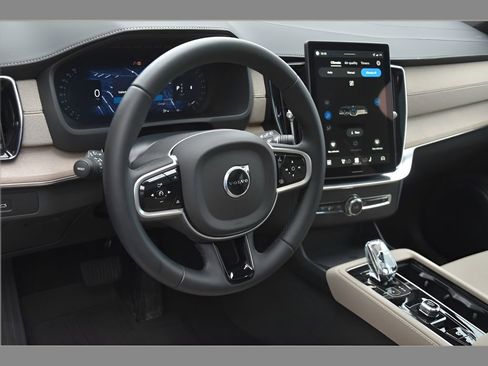 Certified 2026 Volvo XC90 B5 Core w/ Protection Package Premier AWD/4WD image 13