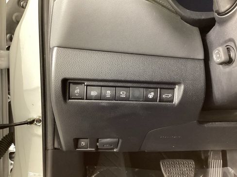 Used 2024 Toyota Venza Limited AWD/4WD image 14