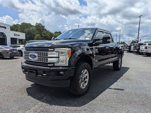 Used 2017 Ford F250 Platinum w/ Platinum Ultimate Package AWD/4WD image 8