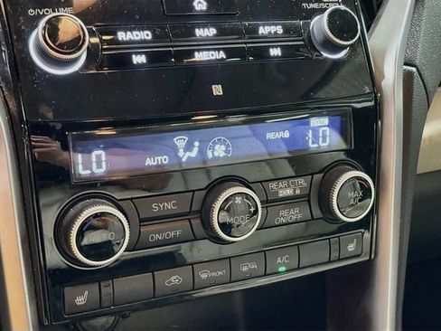 Used 2019 Subaru Ascent Limited AWD/4WD image 12