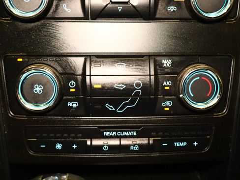 Used 2019 Ford Explorer XLT image 26