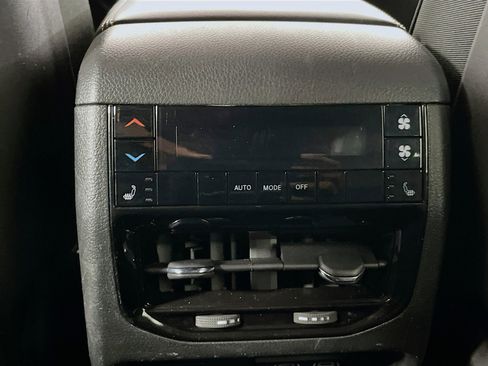 Used 2024 Jeep Grand Cherokee L Limited w/ Luxury Tech Group II image 28